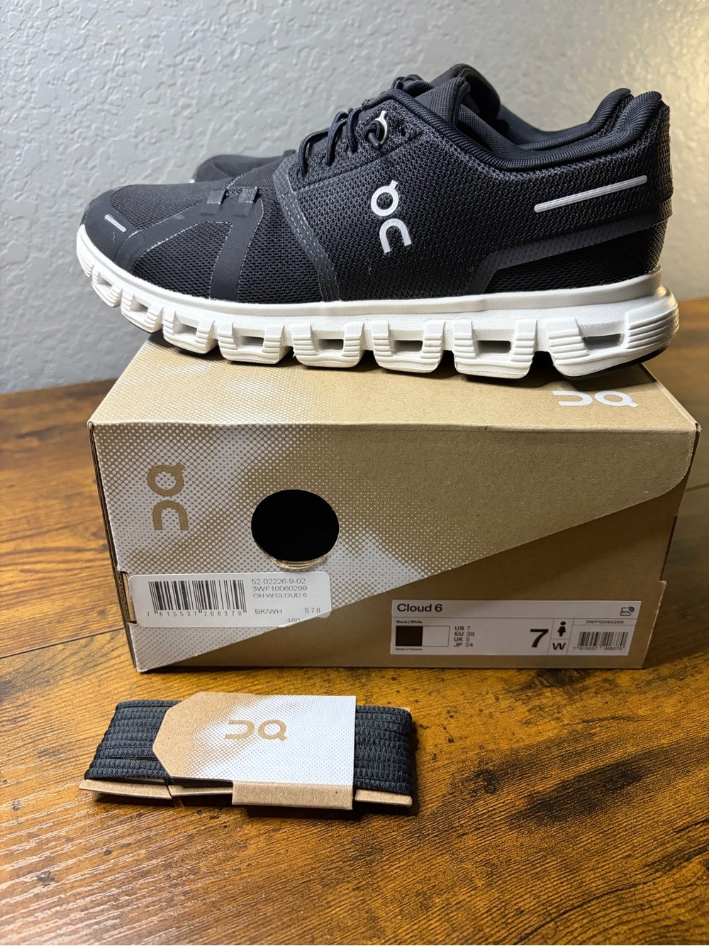 On Running Cloud 6 Women’s Running Shoes - Black and White